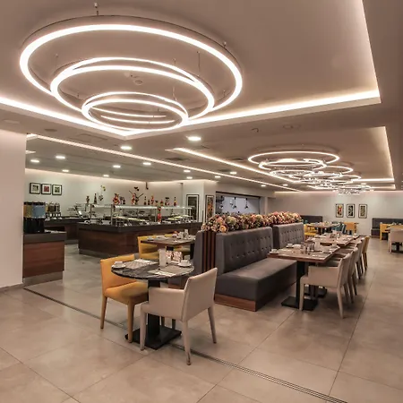 Hilton Garden Gimat 호텔